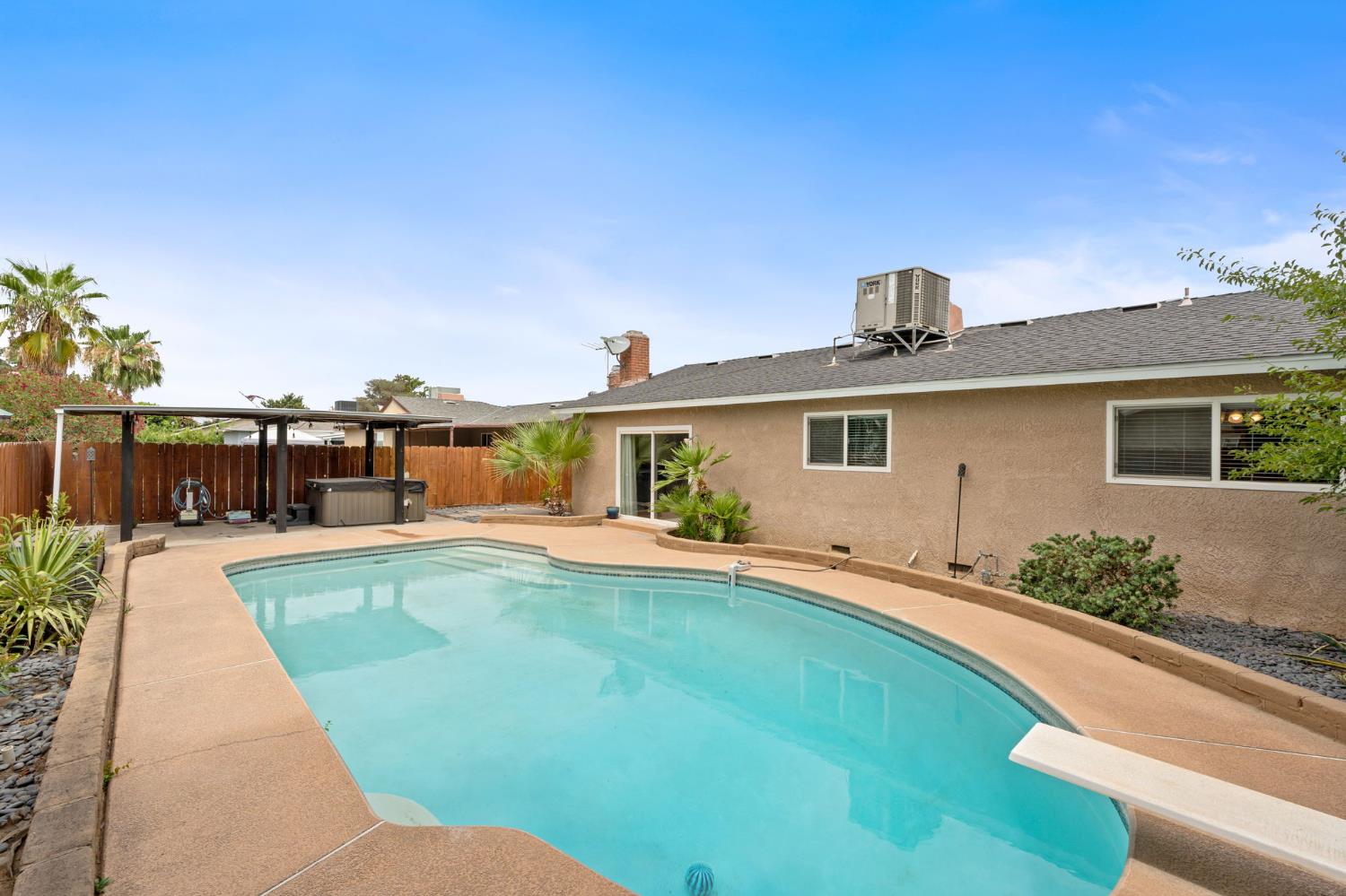 1422 Rall Avenue Clovis, CA 93611 - Photo 28 of 34