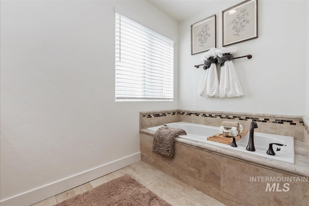 24090 Pheasant Ridge Court Middleton, ID 83644 - Photo 17 of 36 Gallery Image 17