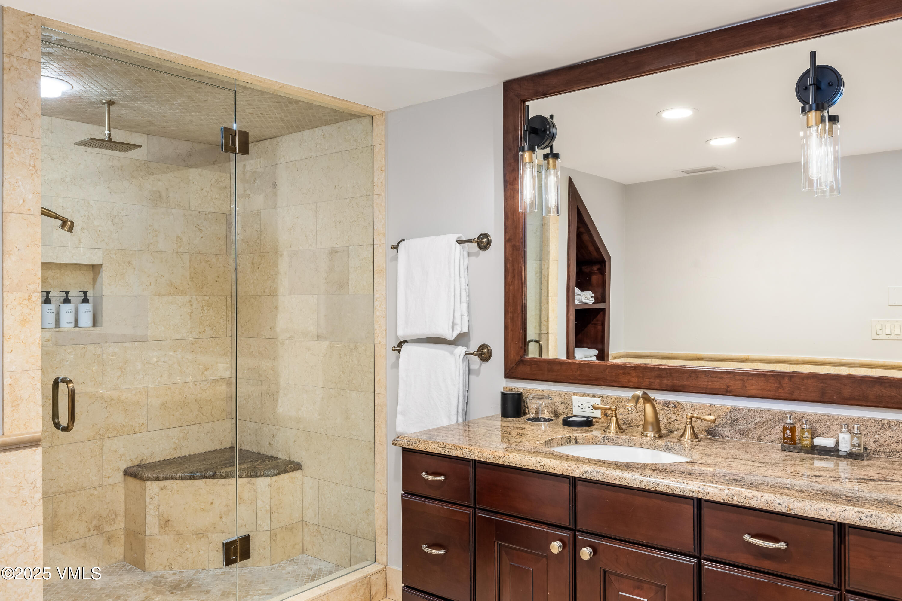 714 West Lionshead Circle, Unit 683 Vail, CO 81657 - Photo 10 of 54 Primary Bathroom