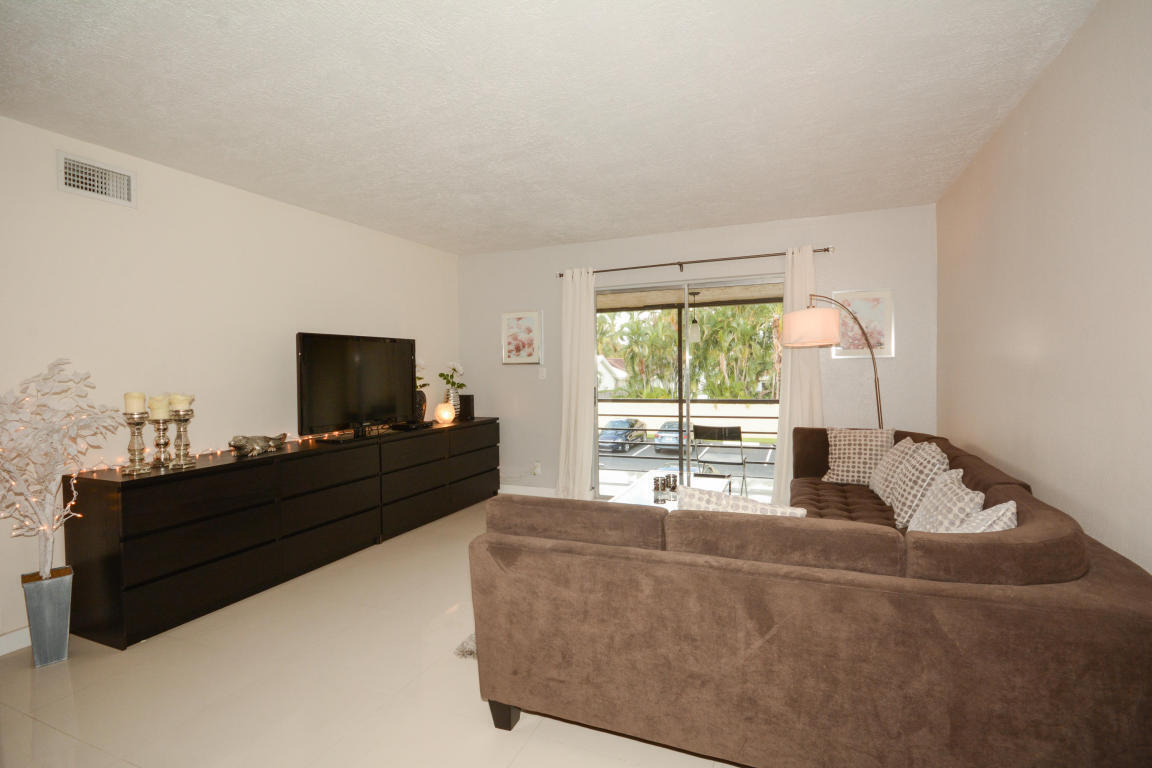 1231 Northwest 13th Street, Unit 471F Boca Raton, FL 33486 - Photo 6 of 21 06. Living Room