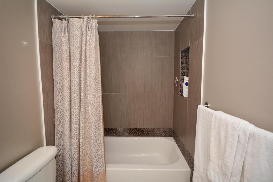 1231 Northwest 13th Street, Unit 471F Boca Raton, FL 33486 - Photo 10 of 21 10. Master Bathroom