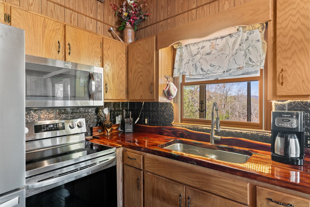 1227 Village Road Murphy, NC 28906 - Photo 15 of 49