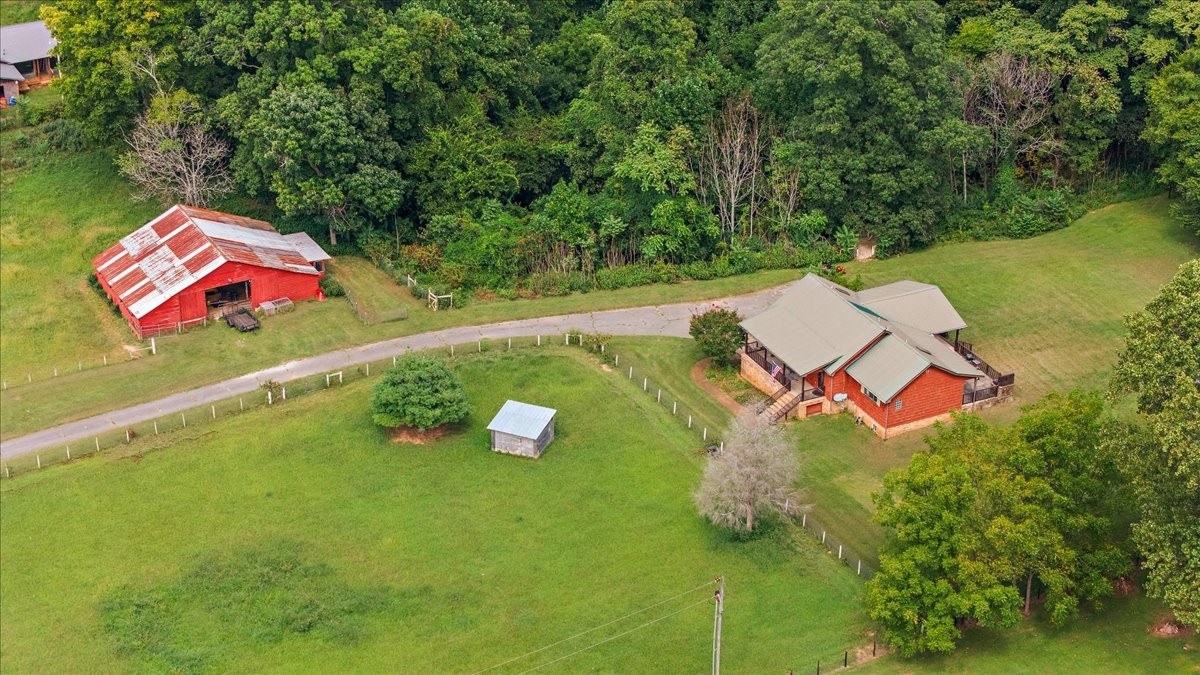 1510 Penile Hill Road Decherd, TN 37324 - Photo 3 of 34 swimming pool with a yard