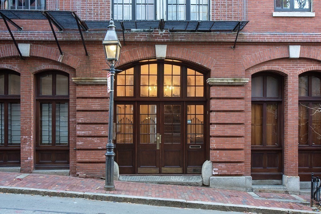 40 Joy Street, Unit 2 Boston, MA 02114 - Photo 13 of 13 a front view of a building