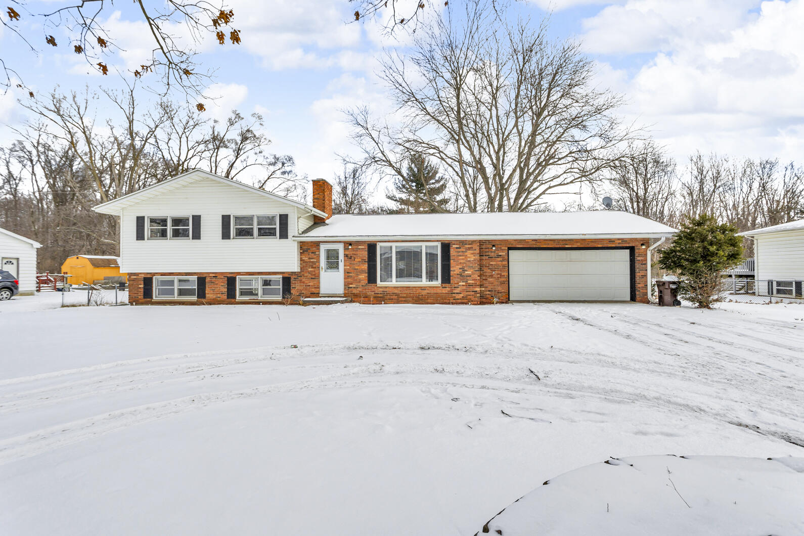 627 Robinson Road Jackson, MI 49203 - Photo 2 of 35 0N0A9042