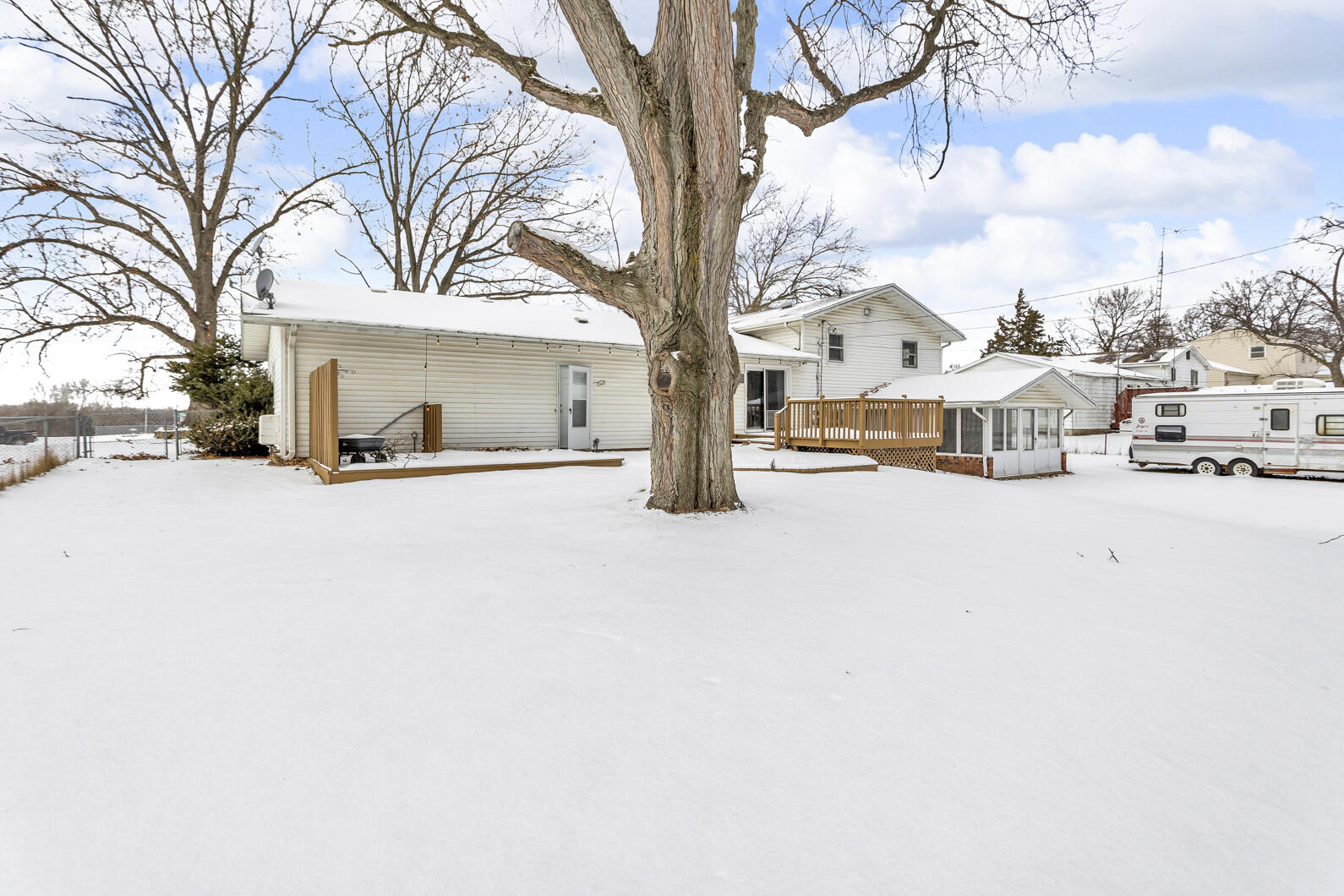 627 Robinson Road Jackson, MI 49203 - Photo 7 of 35 0N0A9047