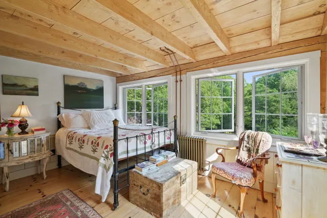 $2,250,000 | 157 Ben Chase Road, West Tisbury, MA 02568