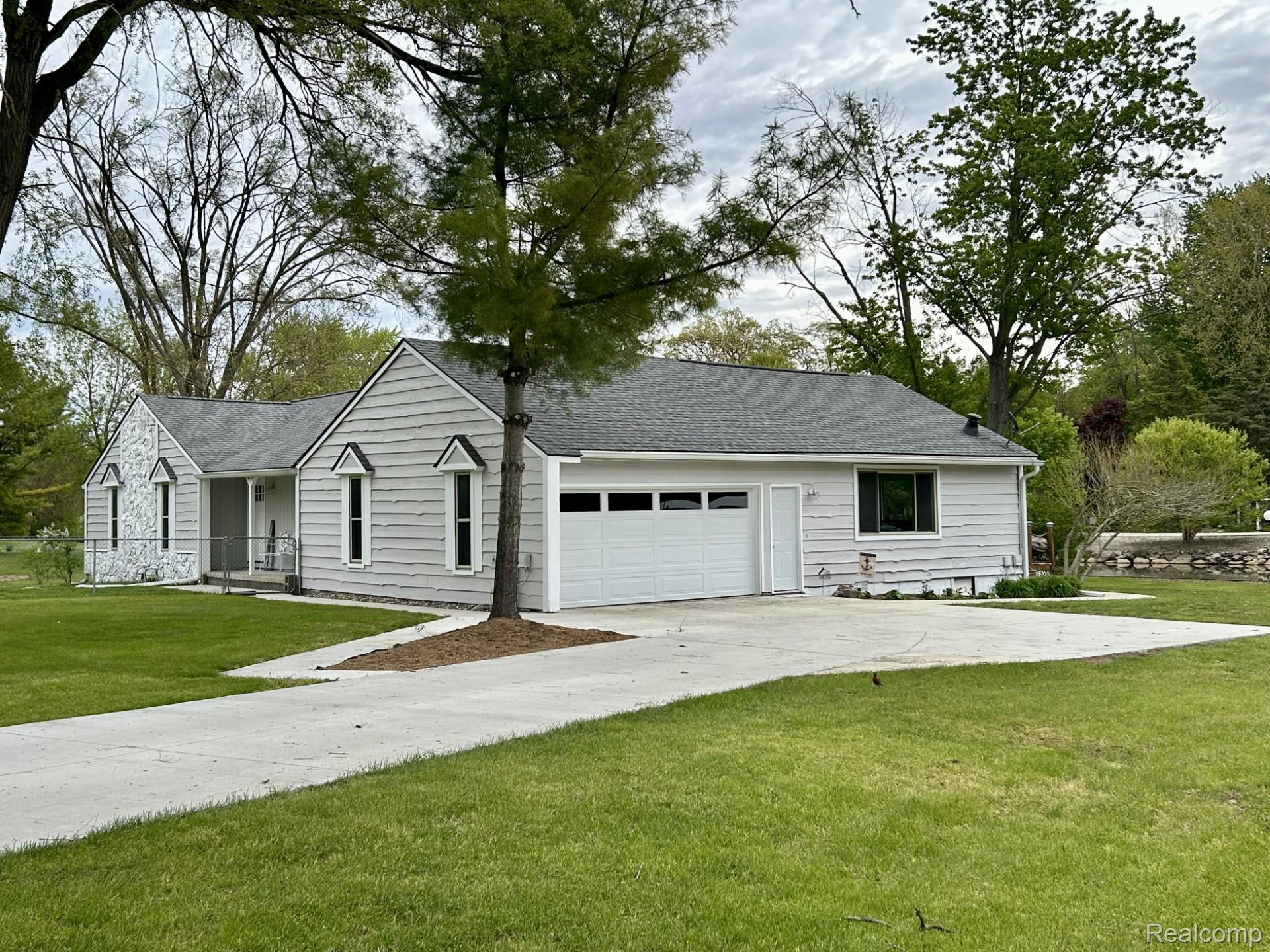 9831 Kress Road Pinckney, MI 48169 - Photo 4 of 35 Front.jpg