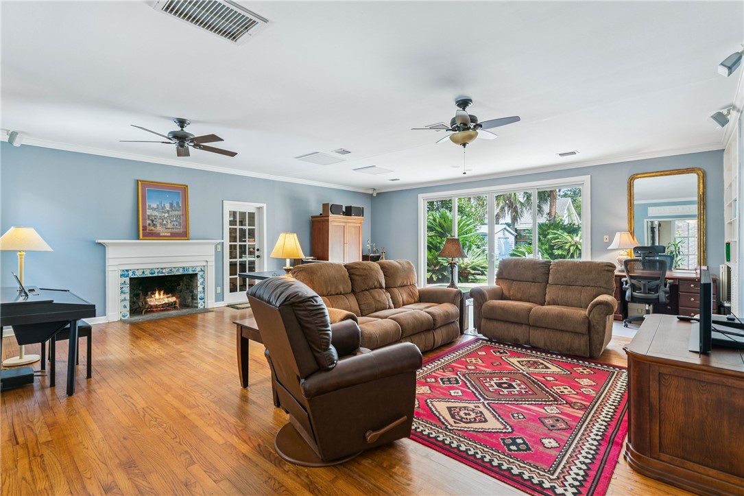 625 May Joe Street St. Simons Island, GA 31522 - Photo 22 of 73 Family room