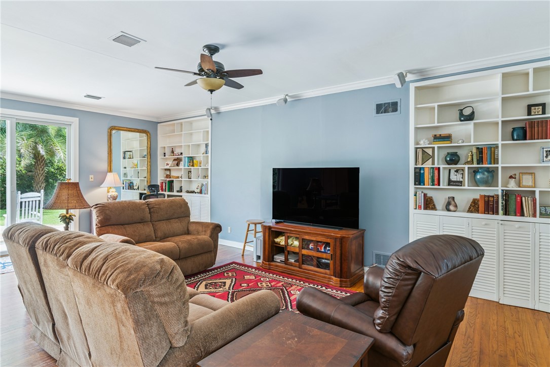 625 May Joe Street St. Simons Island, GA 31522 - Photo 24 of 73 Family room
