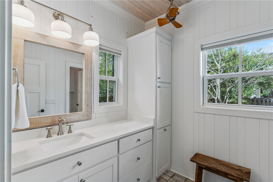 625 May Joe Street St. Simons Island, GA 31522 - Photo 38 of 73 Primary bathroom