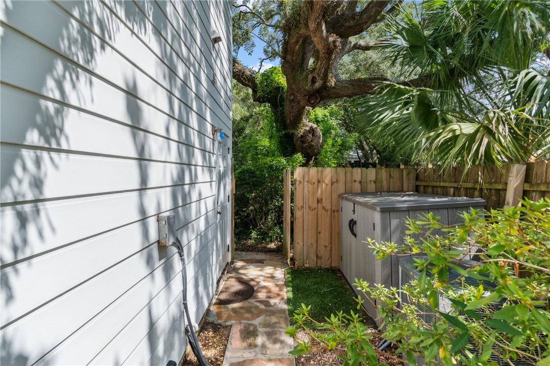 625 May Joe Street St. Simons Island, GA 31522 - Photo 60 of 73 FROG side entrance