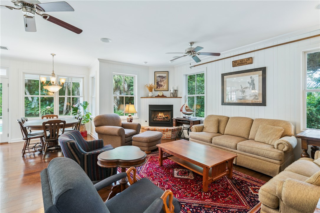 625 May Joe Street St. Simons Island, GA 31522 - Photo 6 of 73 Living room