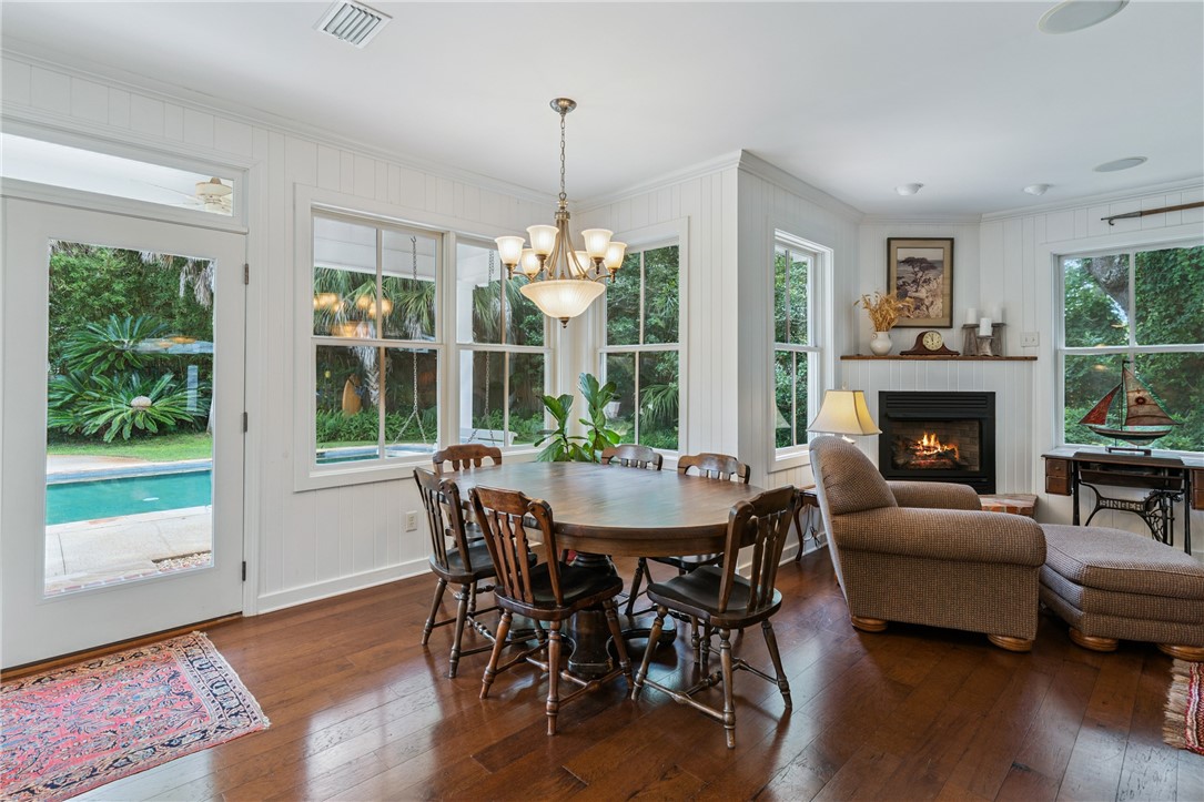 625 May Joe Street St. Simons Island, GA 31522 - Photo 10 of 73 Main house breakfast table