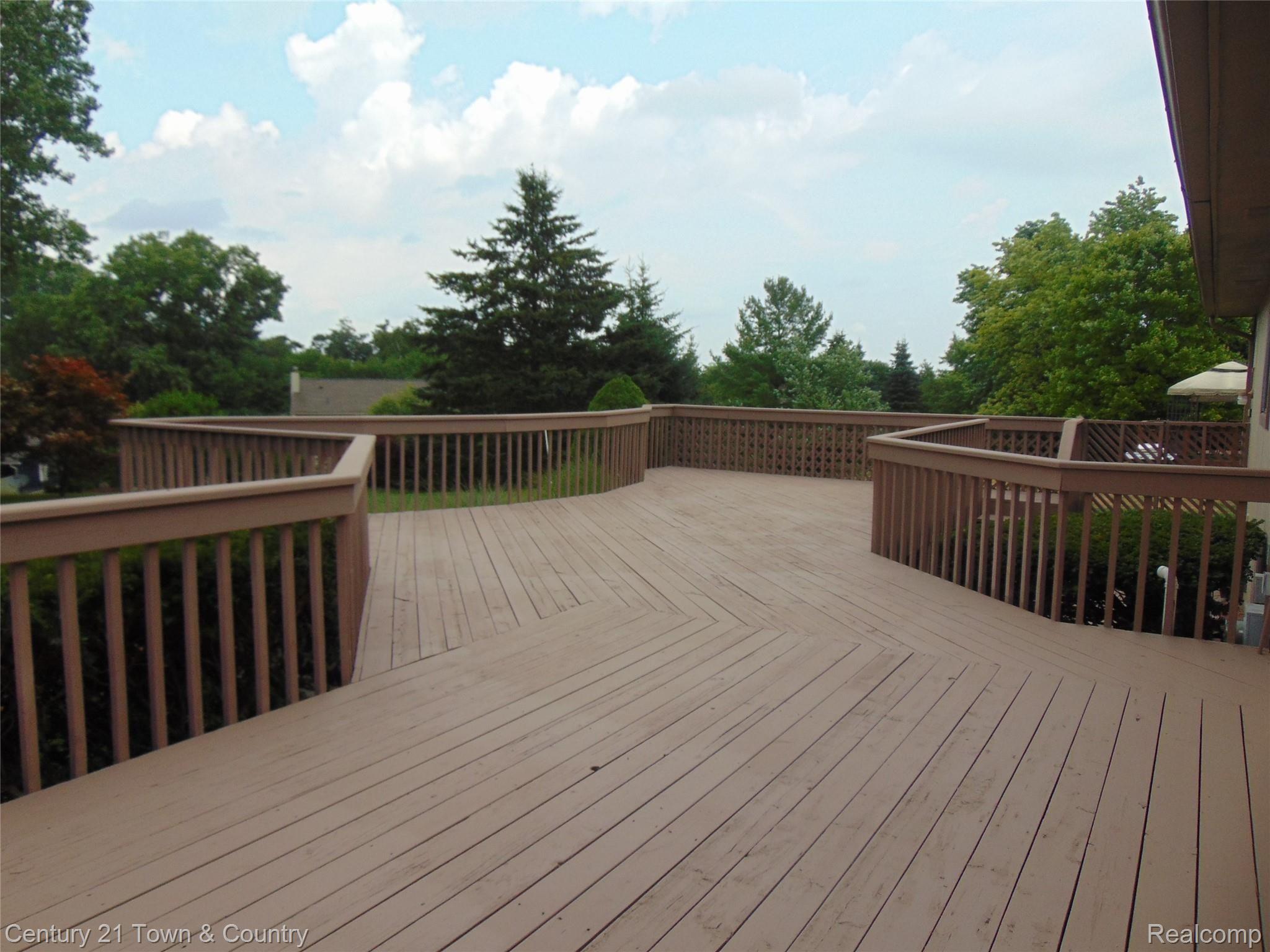 9555 Ridge Top Trail Clarkston, MI 48348 - Photo 46 of 49 Great Outdoor Entertaining Space.....