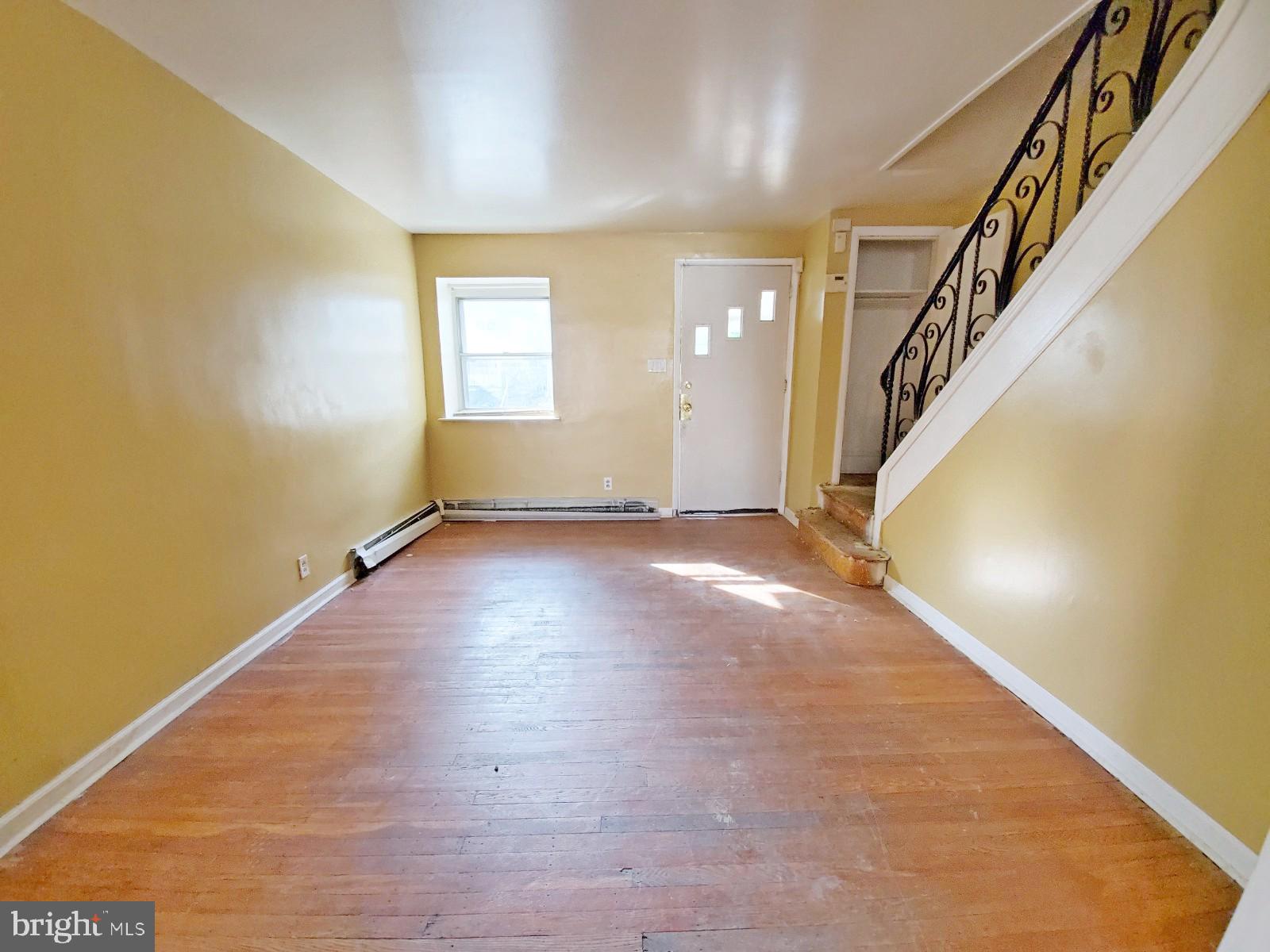 409 Croyden Road Upper Darby, PA 19082 - Photo 3 of 17 Living Room