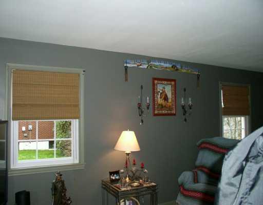 918 5th Avenue Conway, PA 15027 - Photo 5 of 8 Living Room.