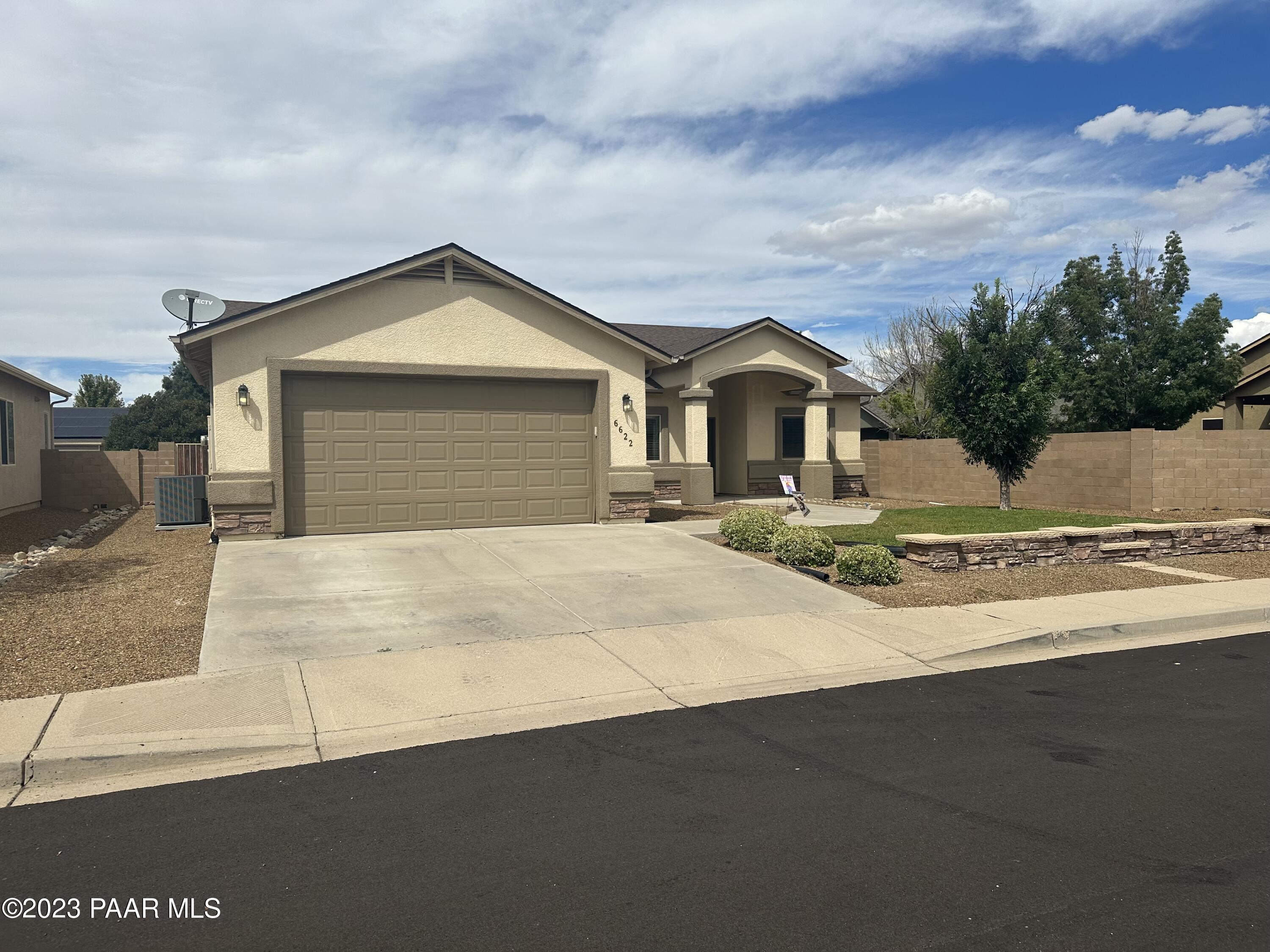 6622 Farmstead Road Prescott Valley, AZ 86314 - Photo 2 of 14 a front view of a house with a yard