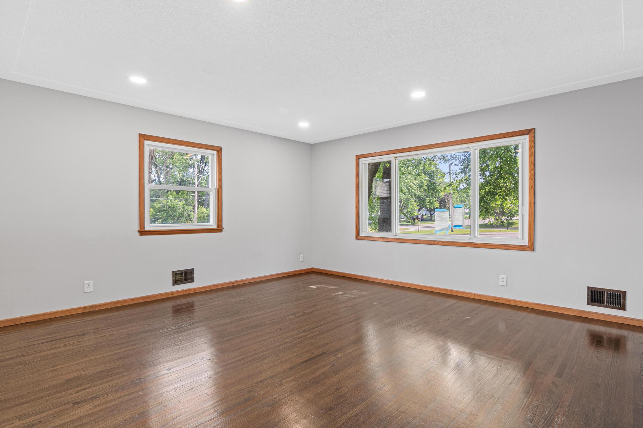 7990 East River Road Fridley, MN 55432 - Photo 4 of 31