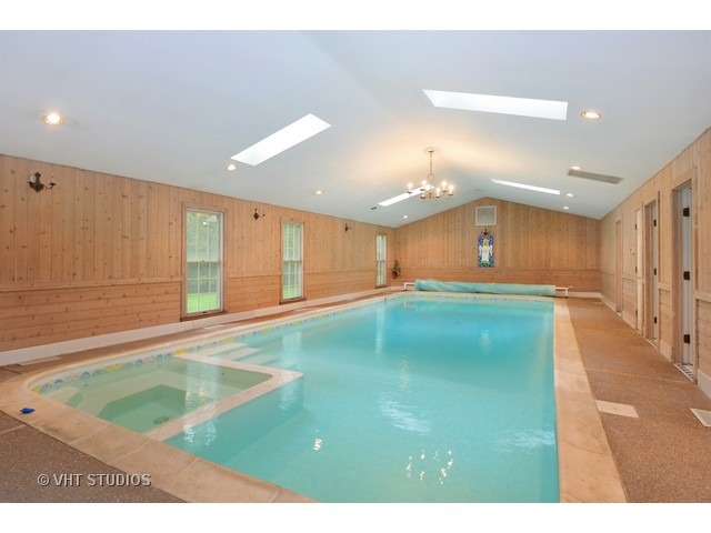 220 Dickens Road Northfield, IL 60093 - Photo 12 of 17 a view of an indoor swimming pool