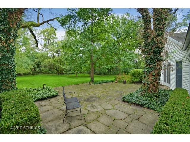 220 Dickens Road Northfield, IL 60093 - Photo 13 of 17 a view of backyard with green space