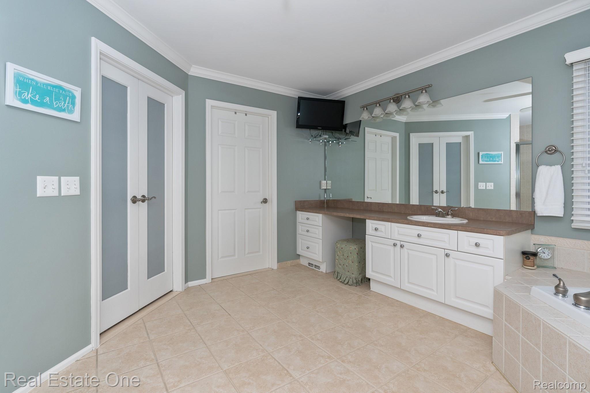 1177 Chesapeake Rochester, MI 48307 - Photo 31 of 63 Chesapeake MLS-W032.jpg