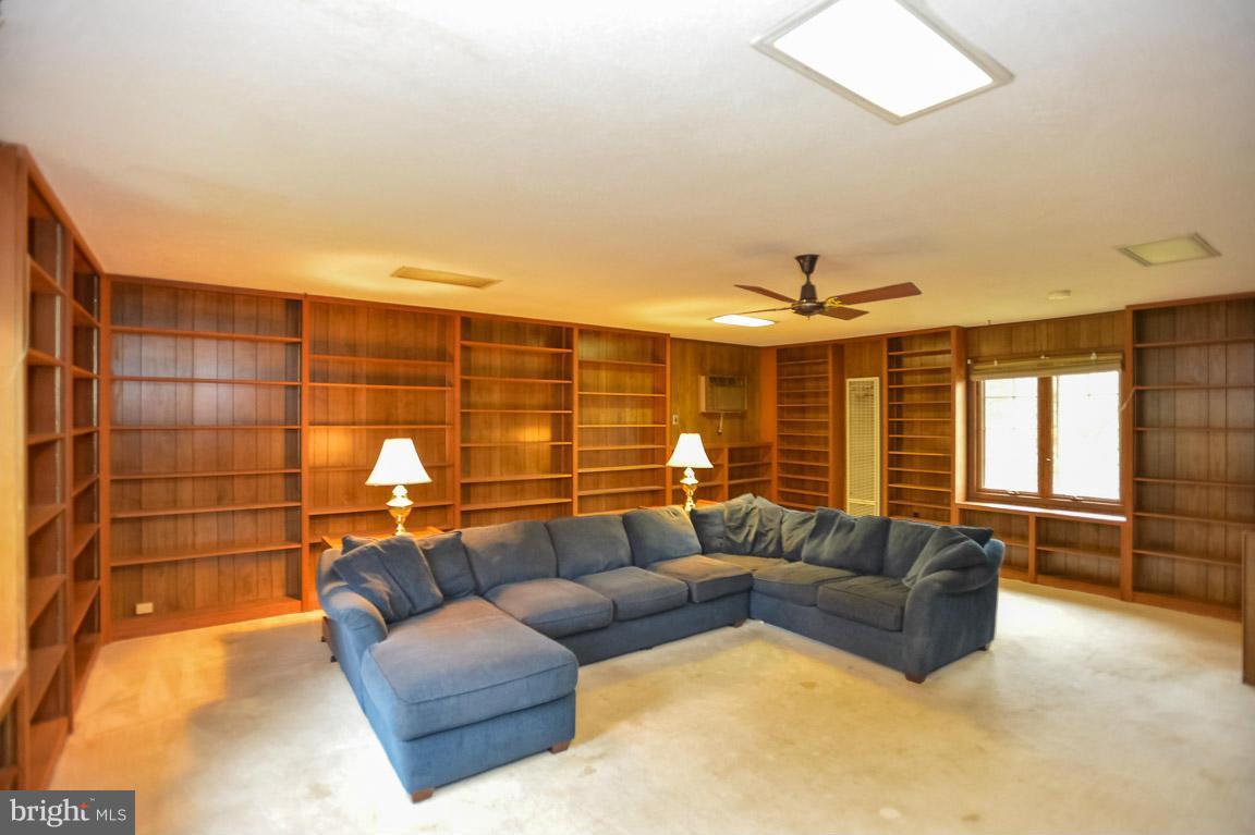 125 North Hickory Road Sterling, VA 20164 - Photo 13 of 30 Family Room