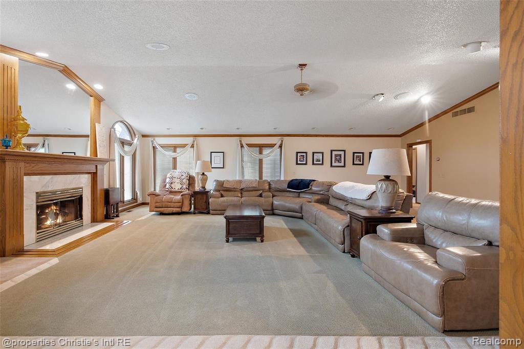 37437 Radde Street Clinton Township, MI 48036 - Photo 13 of 38