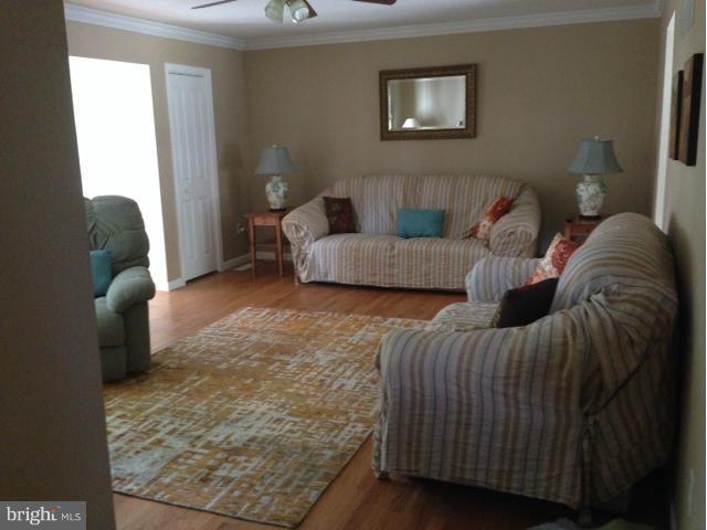 143 Magothy Beach Road Pasadena, MD 21122 - Photo 8 of 26 Living Room
