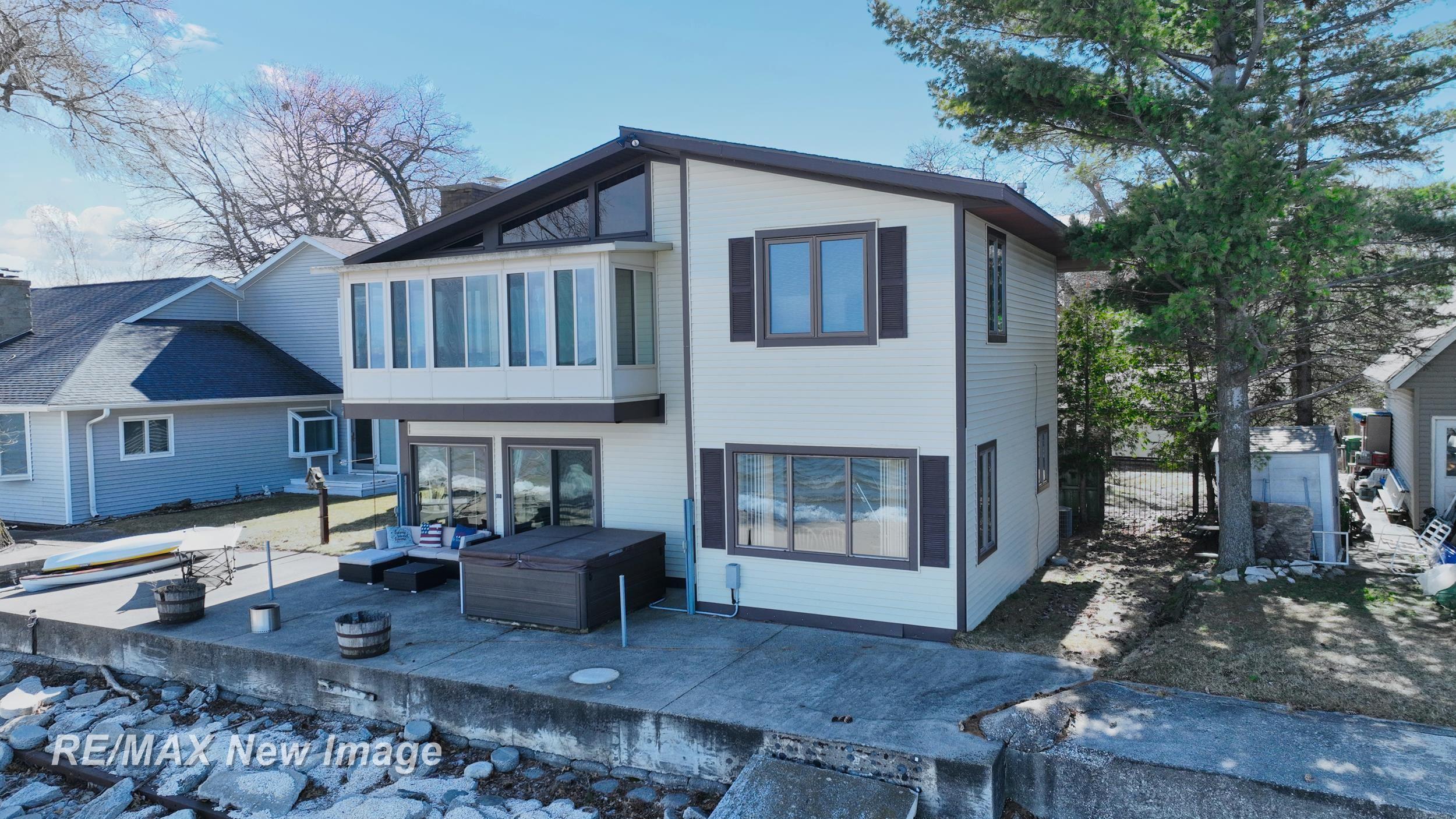 389 Ricoma Beach Road Bay City, MI 48706 - Photo 4 of 61