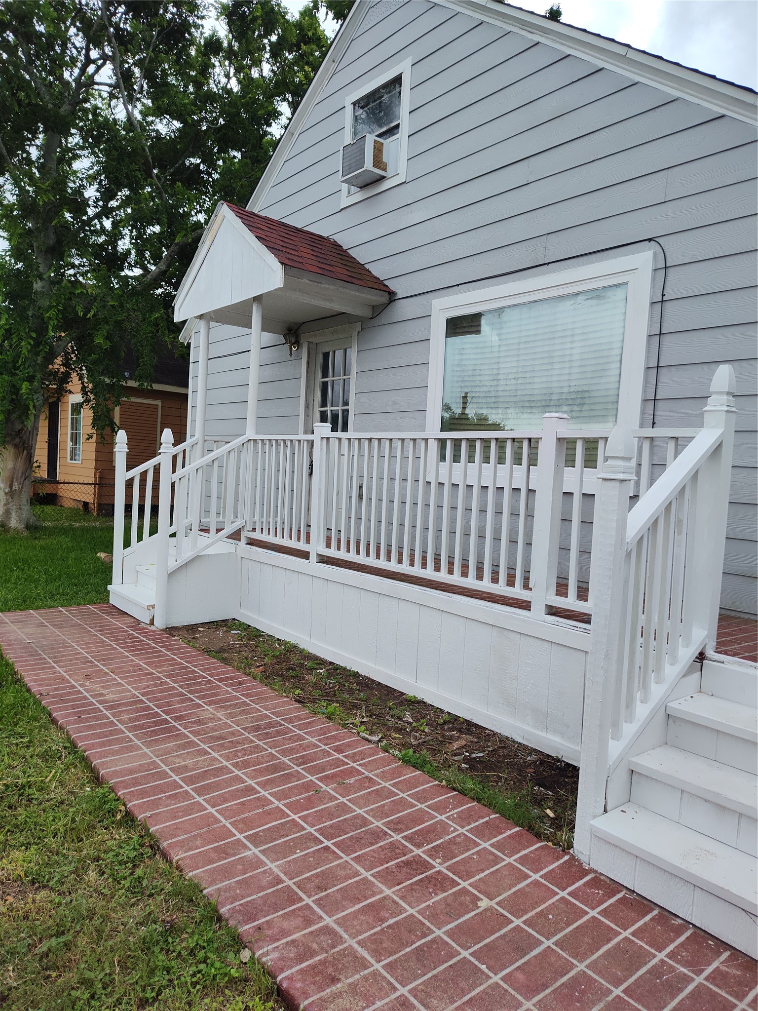 527 West 6th Street Freeport, TX 77541 - Photo 1 of 25 a view of backyard with a deck
