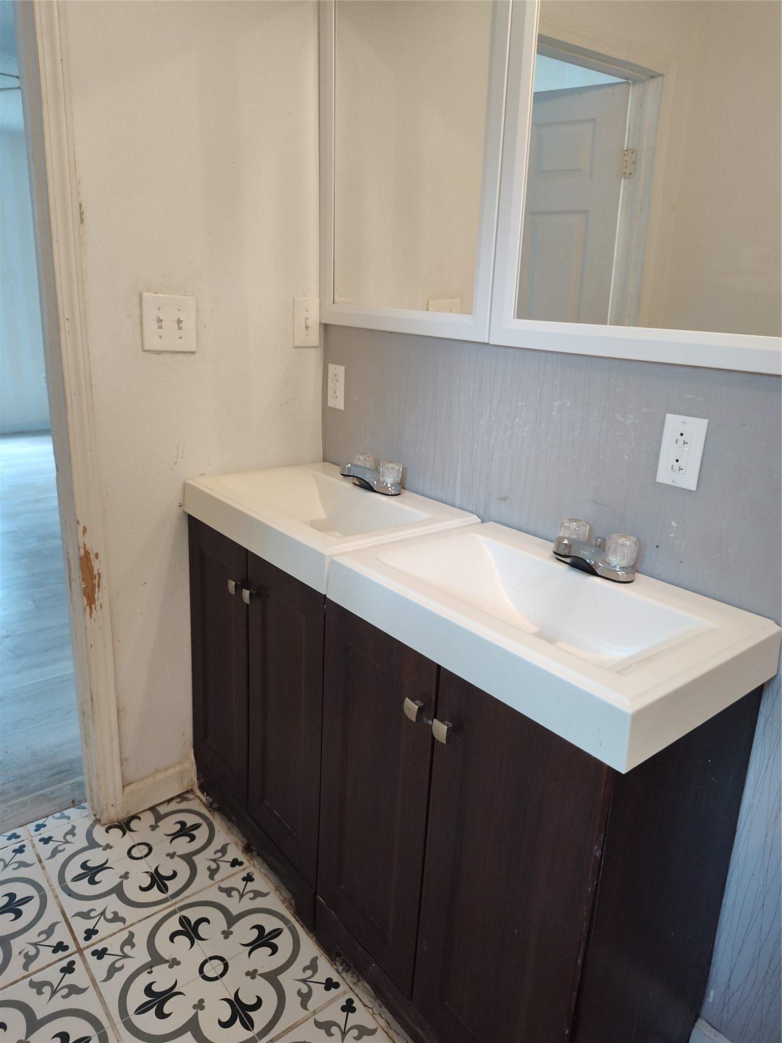 527 West 6th Street Freeport, TX 77541 - Photo 11 of 25 a bathroom with a sink and a mirror