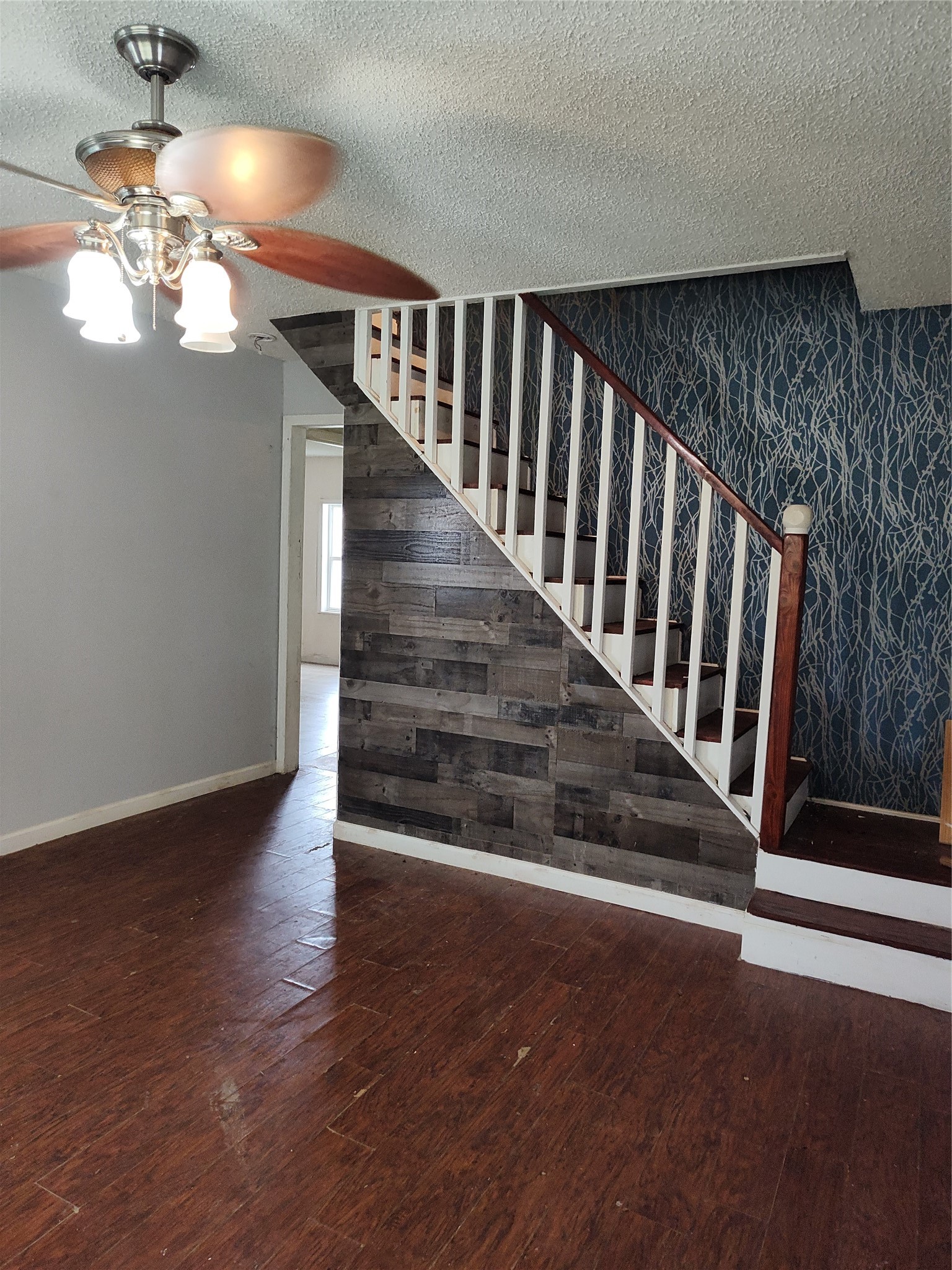 527 West 6th Street Freeport, TX 77541 - Photo 17 of 25 a view of entryway