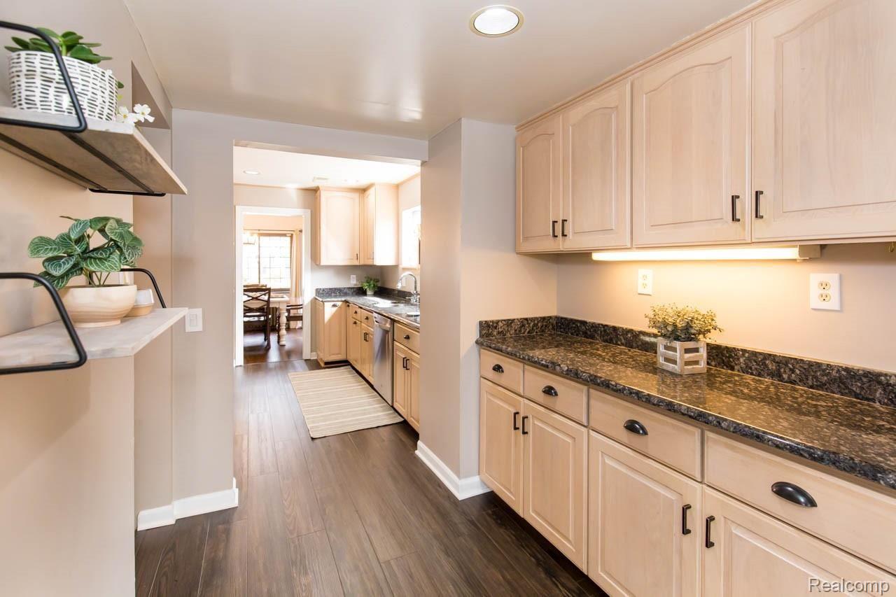 837 Fisher Road Grosse Pointe, MI 48230 - Photo 8 of 27 29 (1).jpg