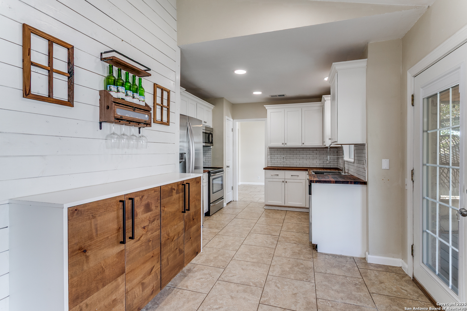138 Sweetleaf Lane Cibolo, TX 78108 - Photo 8 of 21 a kitchen with stainless steel appliances granite countertop a refrigerator and a stove