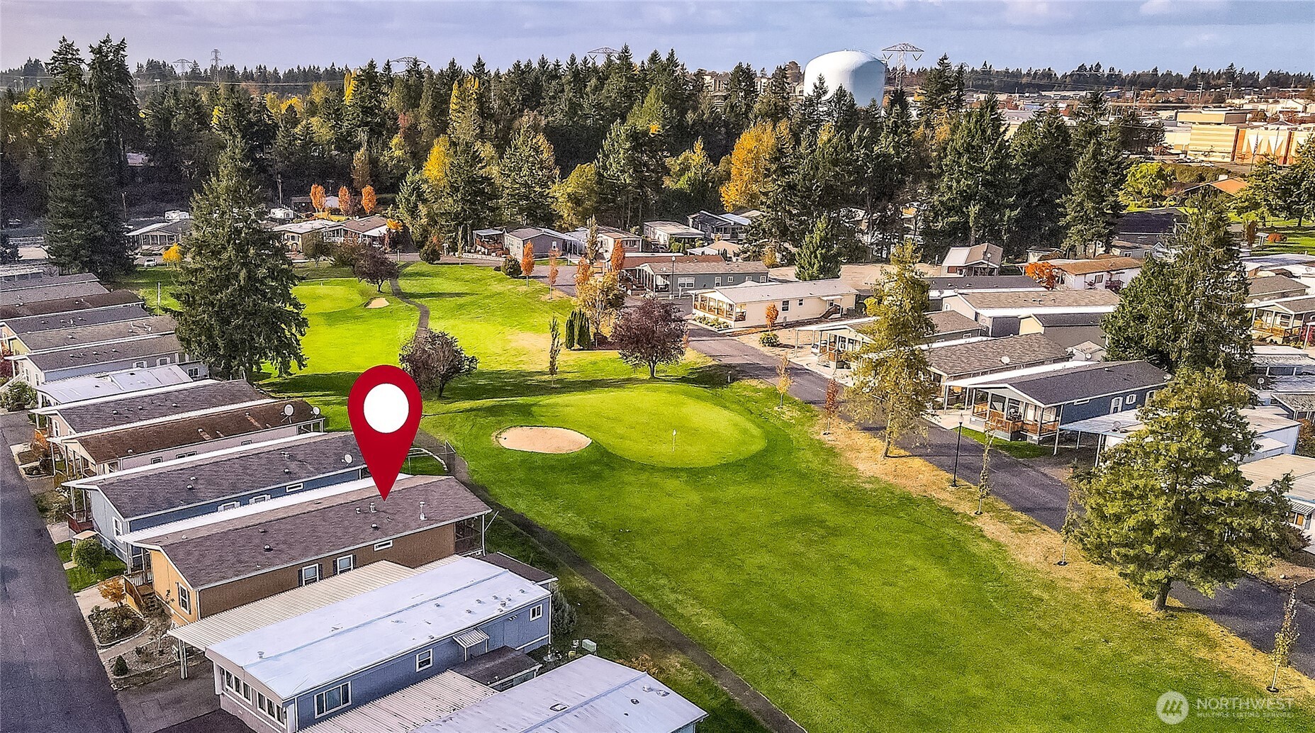 2101 South 324th Street, Unit 53 Federal Way, WA 98003 - Photo 28 of 38 a view of a swimming pool patio and mountain view