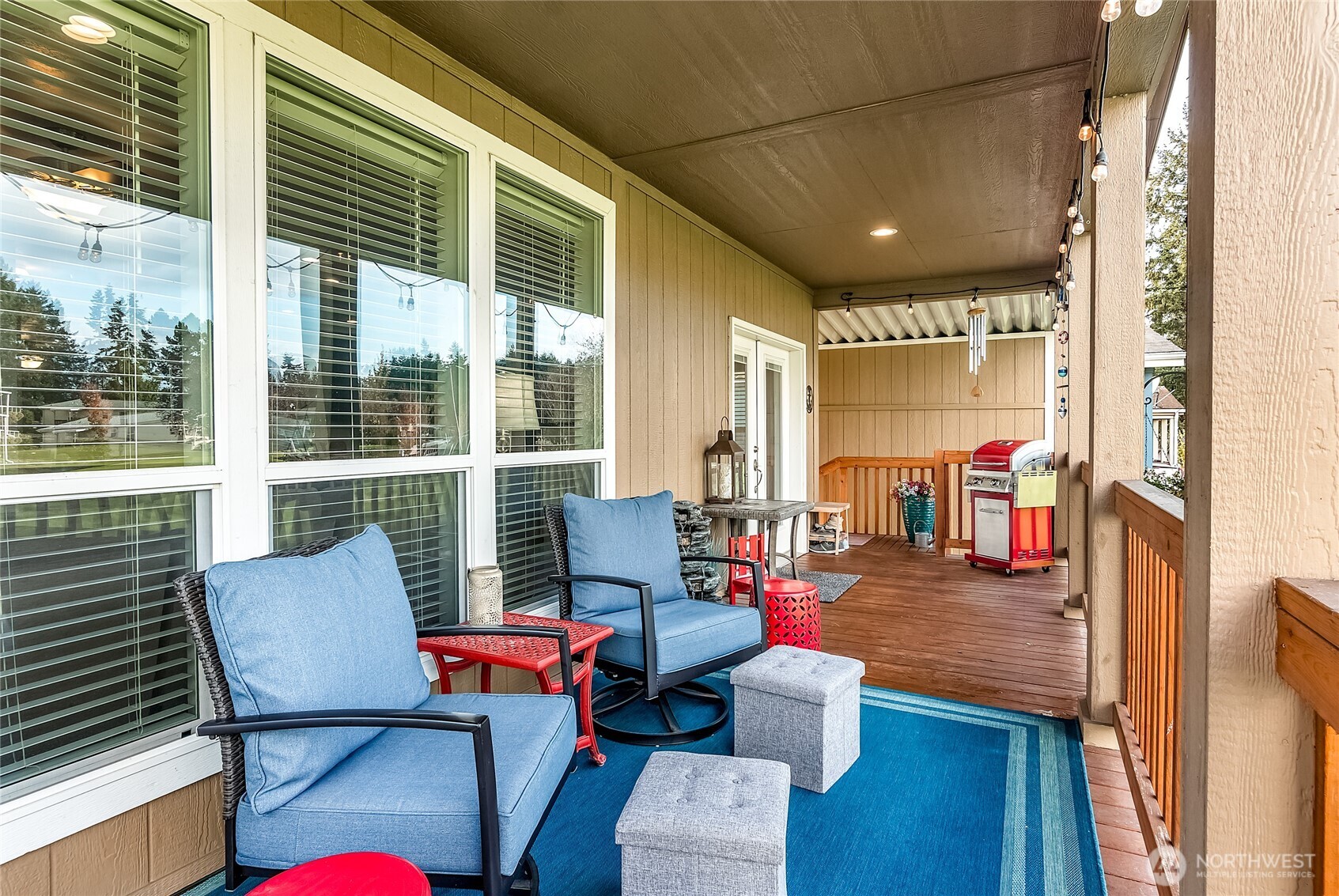 2101 South 324th Street, Unit 53 Federal Way, WA 98003 - Photo 5 of 38 a living room with furniture and a large window