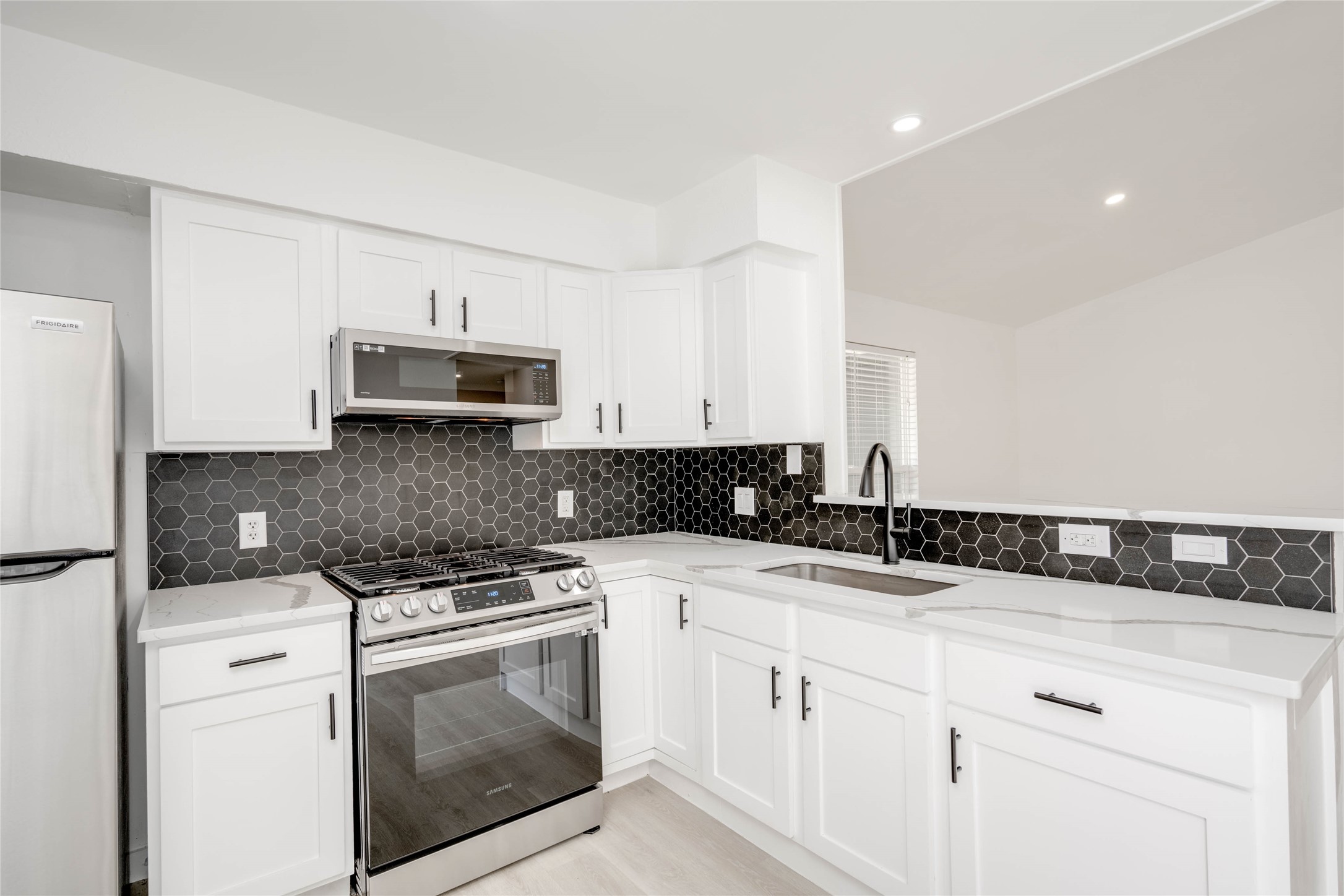 9616 Point Vista Place Austin, TX 78753 - Photo 8 of 28
