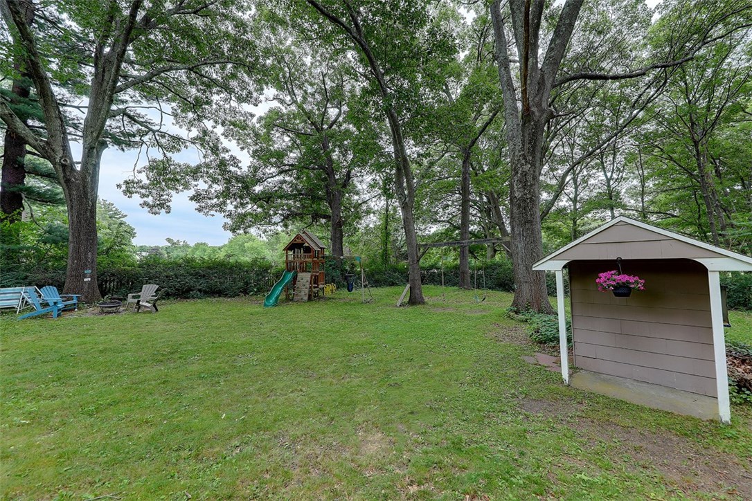 24 Humphreys Road Barrington, RI 02806 - Photo 4 of 38 Gallery Image 4
