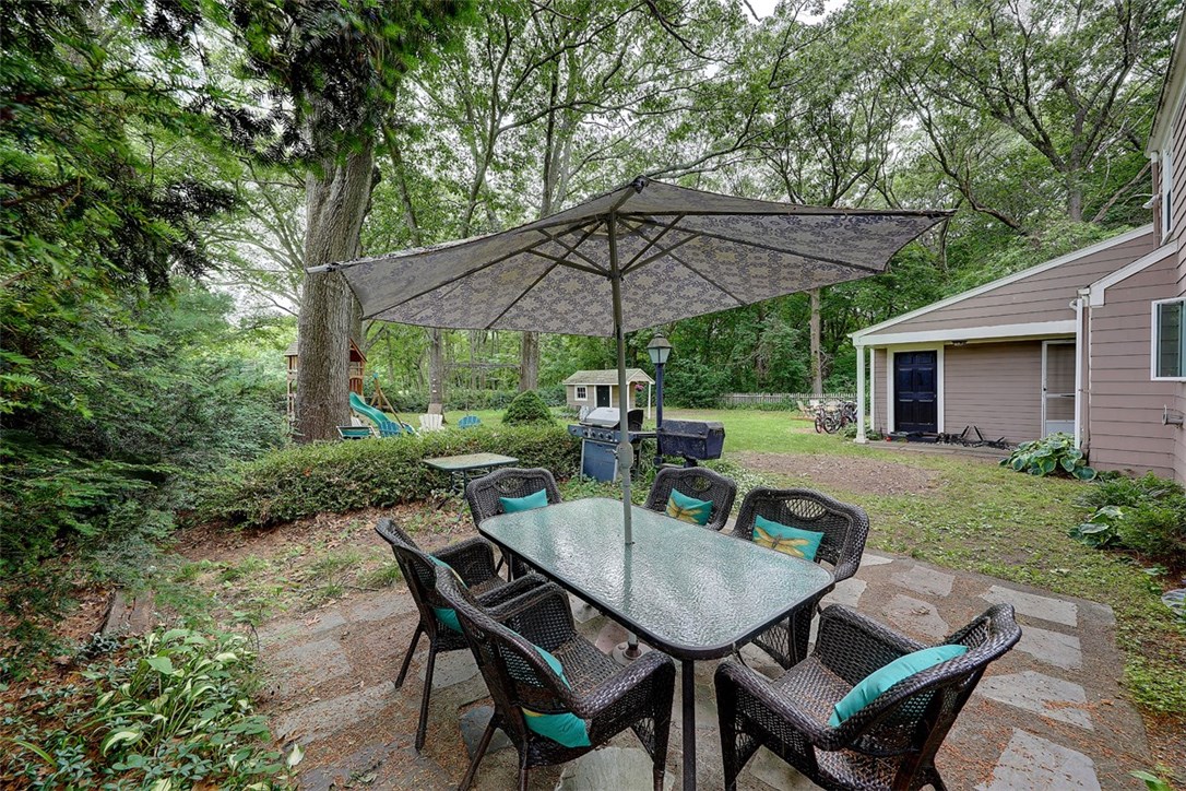 24 Humphreys Road Barrington, RI 02806 - Photo 6 of 38 Gallery Image 6