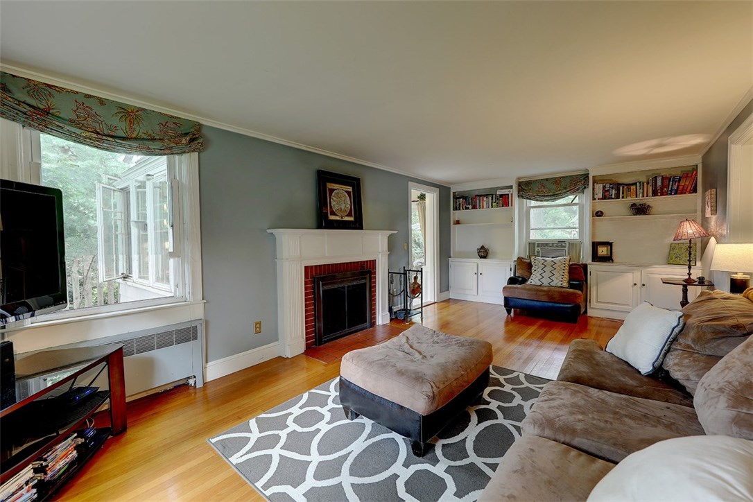 24 Humphreys Road Barrington, RI 02806 - Photo 10 of 38 Gallery Image 10