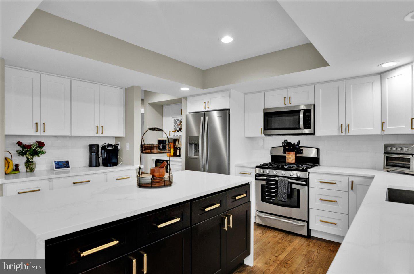 32 Whyte Drive Voorhees, NJ 08043 - Photo 17 of 78 Center island with contrasting color