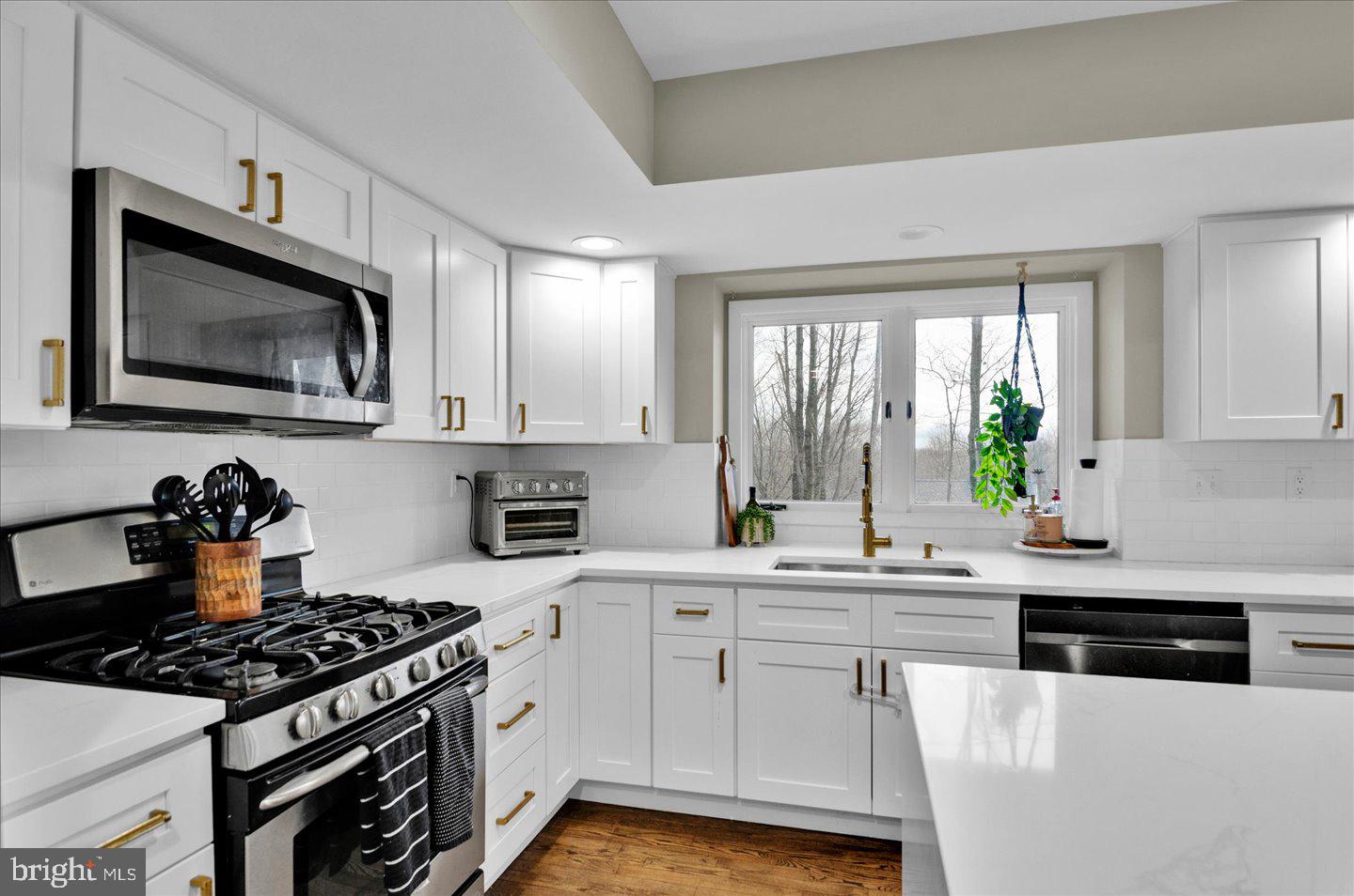 32 Whyte Drive Voorhees, NJ 08043 - Photo 23 of 78 Gourmet kitchen