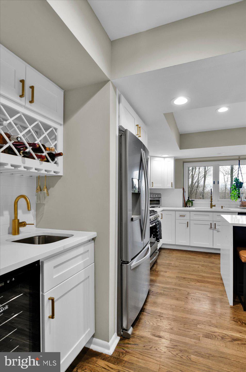 32 Whyte Drive Voorhees, NJ 08043 - Photo 27 of 78 Wet bar with beverage refrigerator