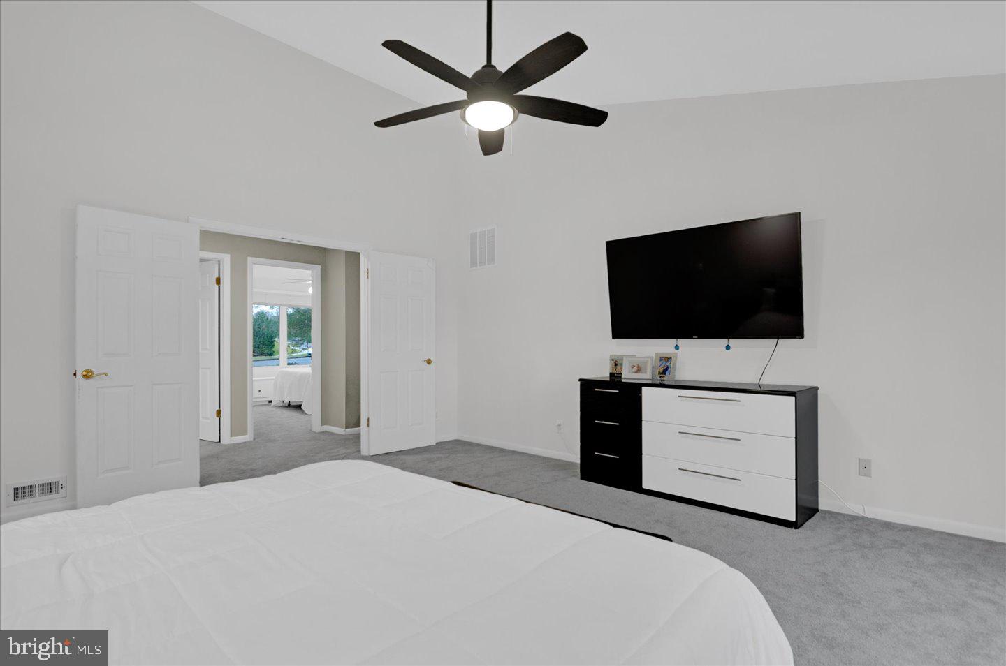 32 Whyte Drive Voorhees, NJ 08043 - Photo 31 of 78 Primary suite