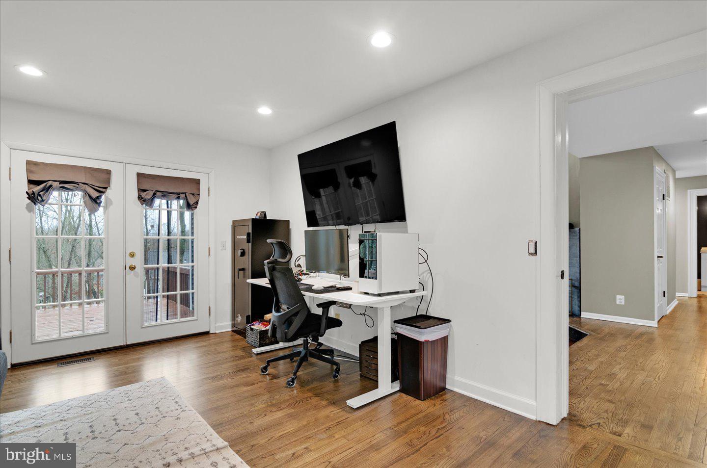 32 Whyte Drive Voorhees, NJ 08043 - Photo 56 of 78 Living room/office