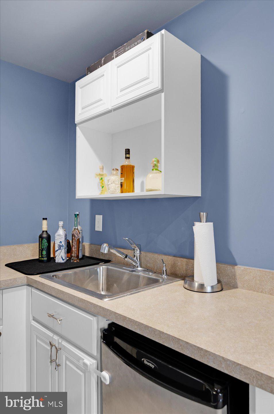 32 Whyte Drive Voorhees, NJ 08043 - Photo 68 of 78 Wet bar