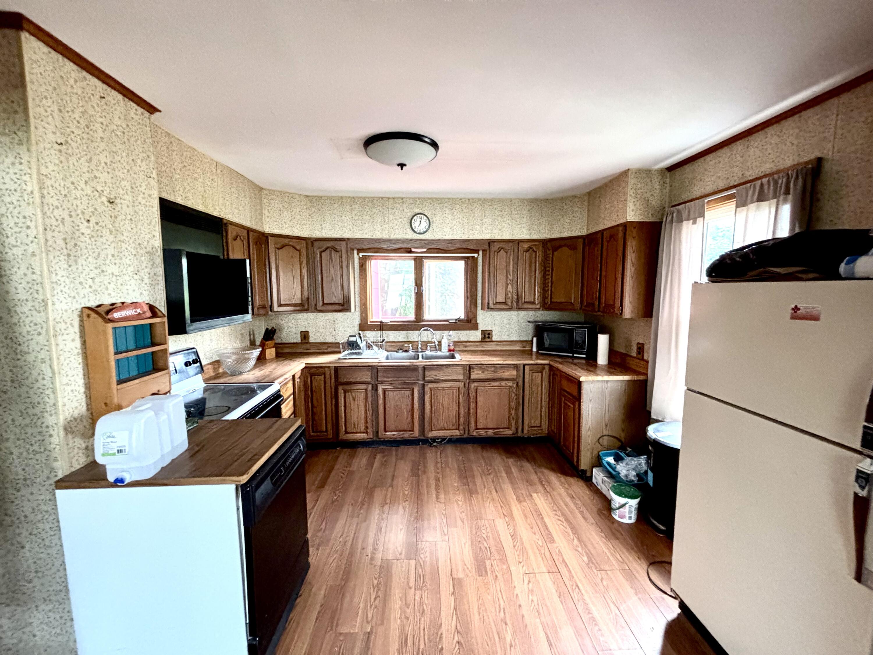 85 School Street Millinocket, ME 04462 - Photo 11 of 25