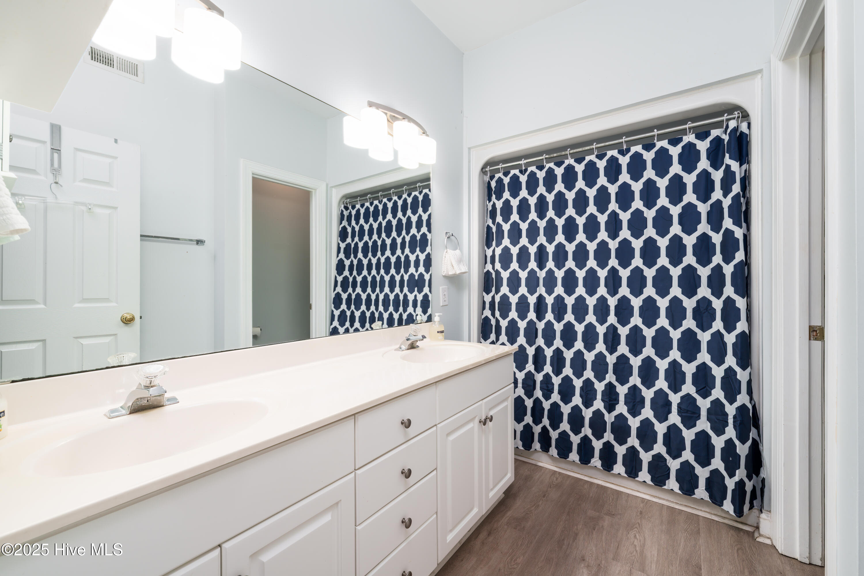 233 Racine Drive, Unit 85 Wilmington, NC 28403 - Photo 15 of 34 Primary Bathroom