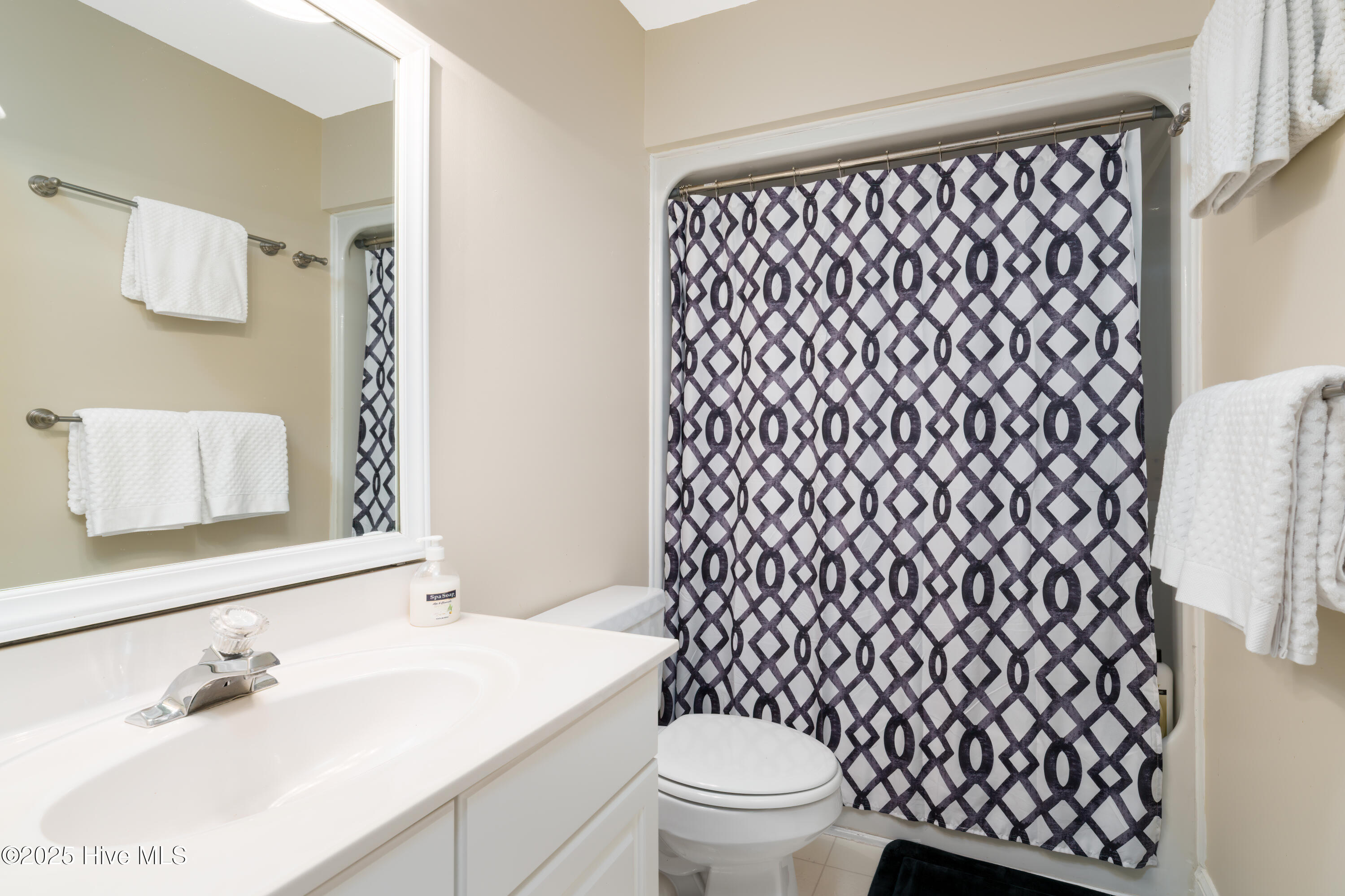 233 Racine Drive, Unit 85 Wilmington, NC 28403 - Photo 21 of 34 Upstairs Bathroom